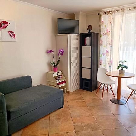Direct Monaco Studio Devant Piscine Босолей Екстер'єр фото