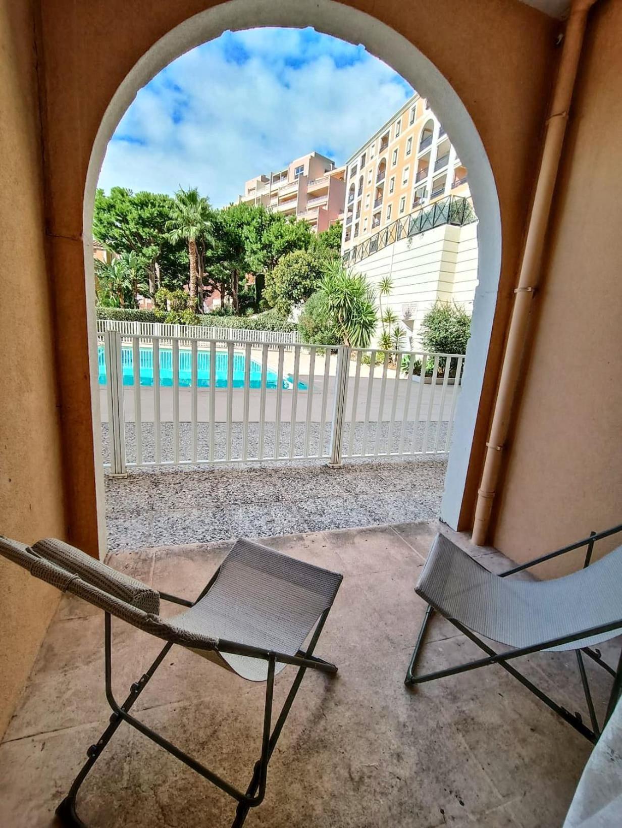 Direct Monaco Studio Devant Piscine Босолей Екстер'єр фото