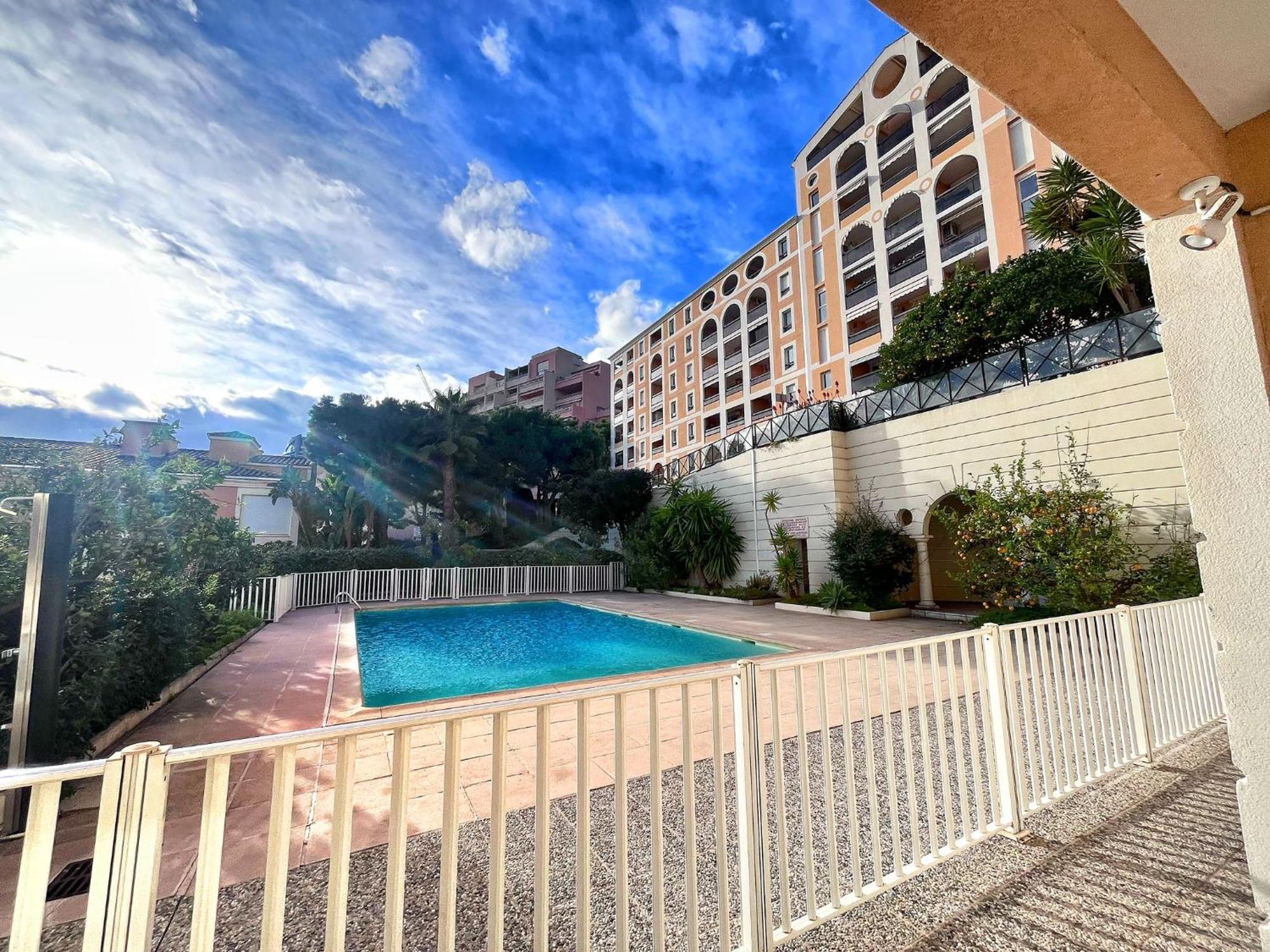 Direct Monaco Studio Devant Piscine Босолей Екстер'єр фото