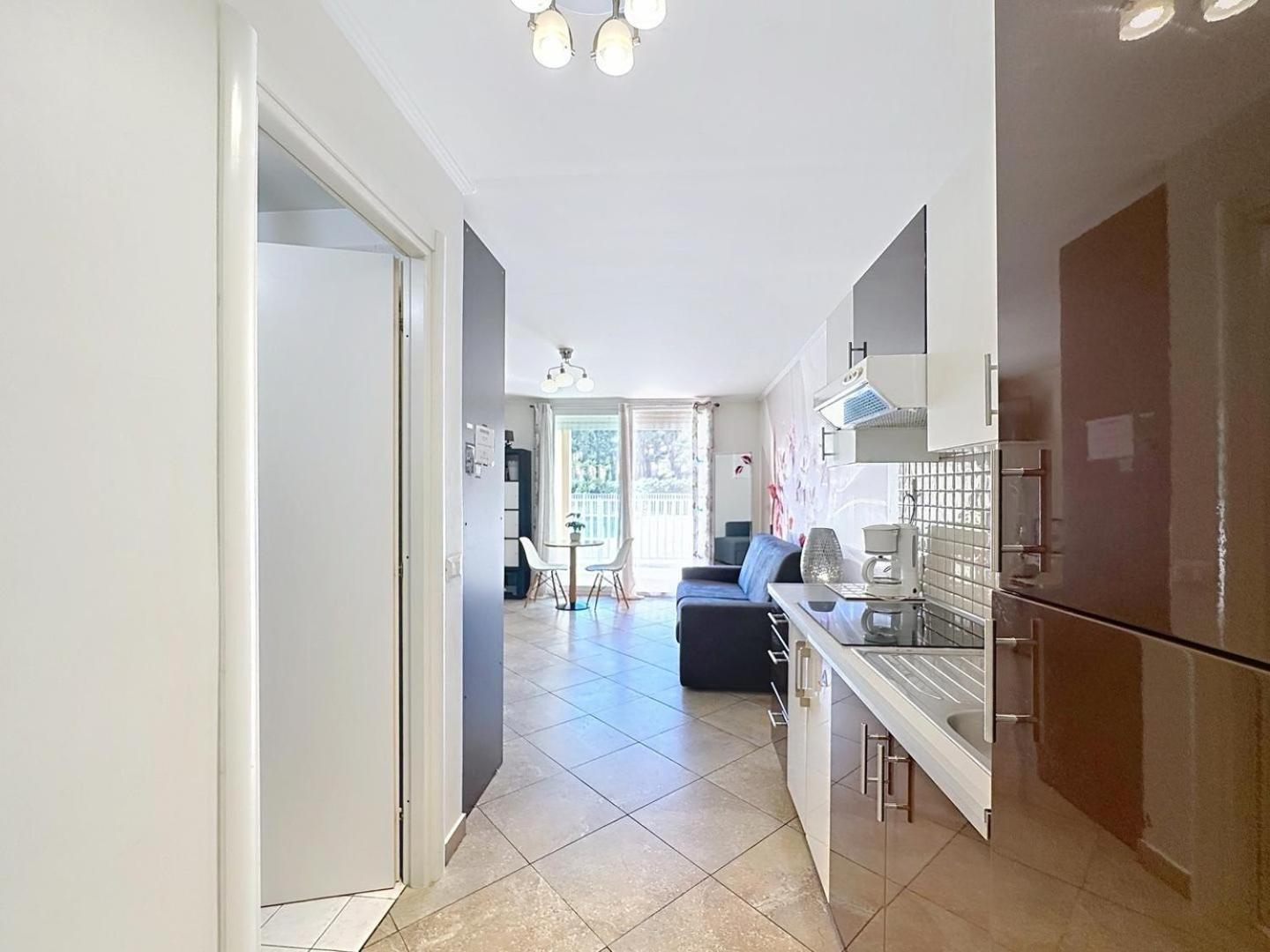 Direct Monaco Studio Devant Piscine Босолей Екстер'єр фото