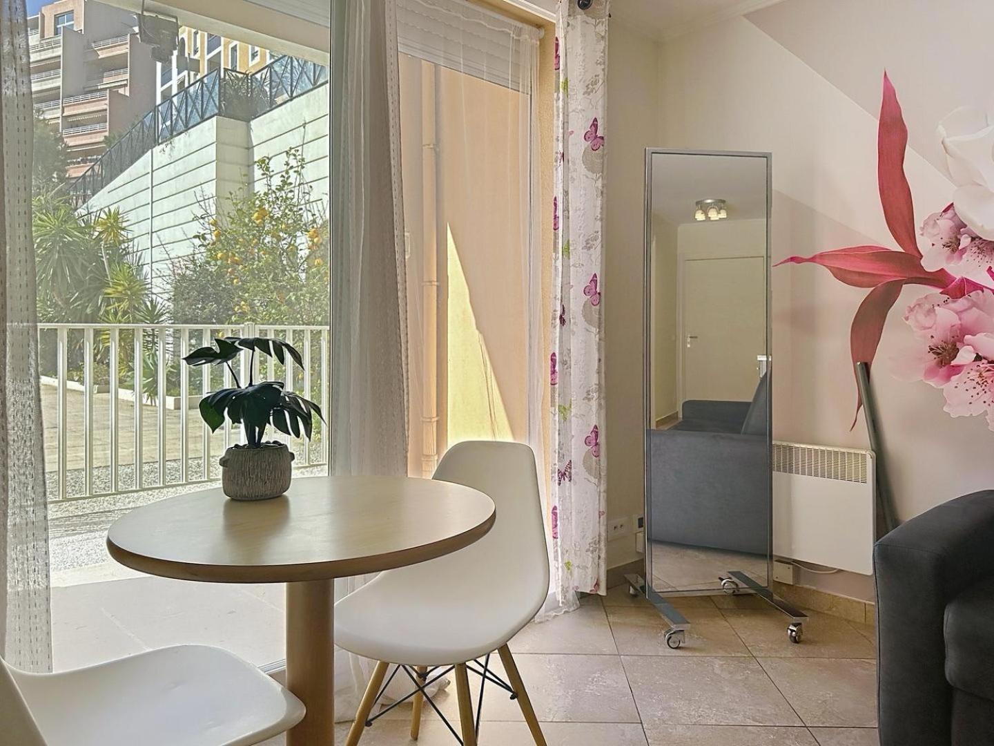 Direct Monaco Studio Devant Piscine Босолей Екстер'єр фото